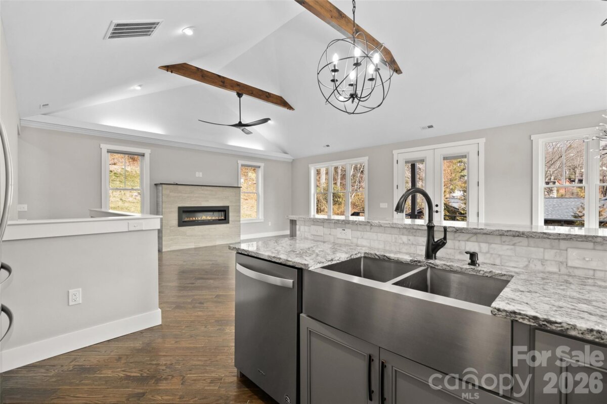 Waynesville 9 4348874i