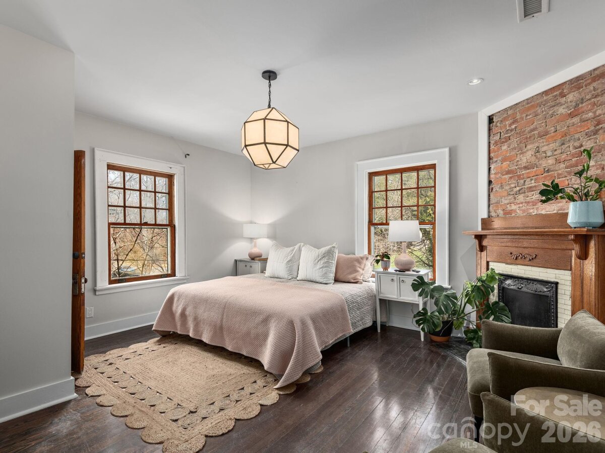 Montford 22 4349325q