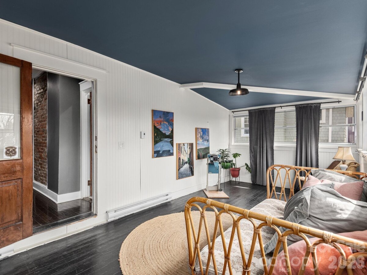 Montford 28 4349325w