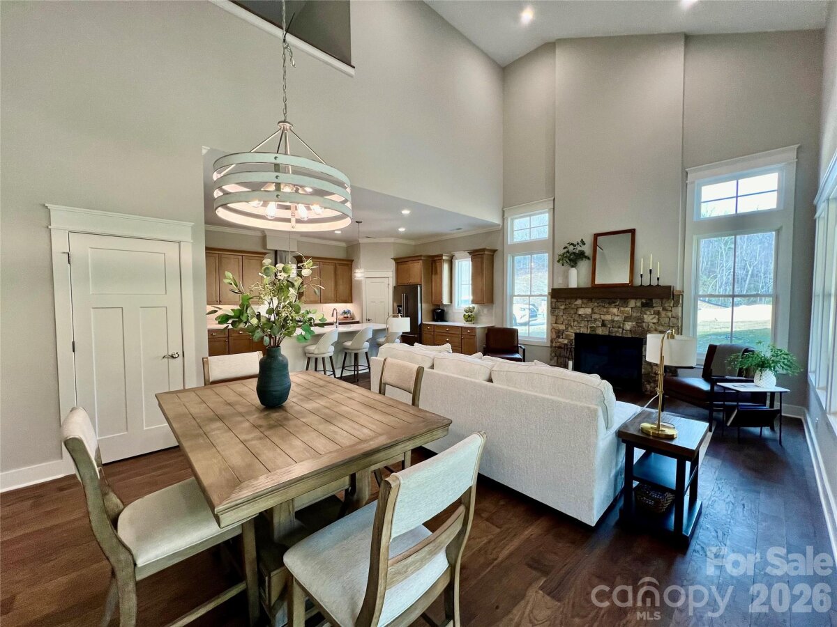 Hendersonville 8 4350616h