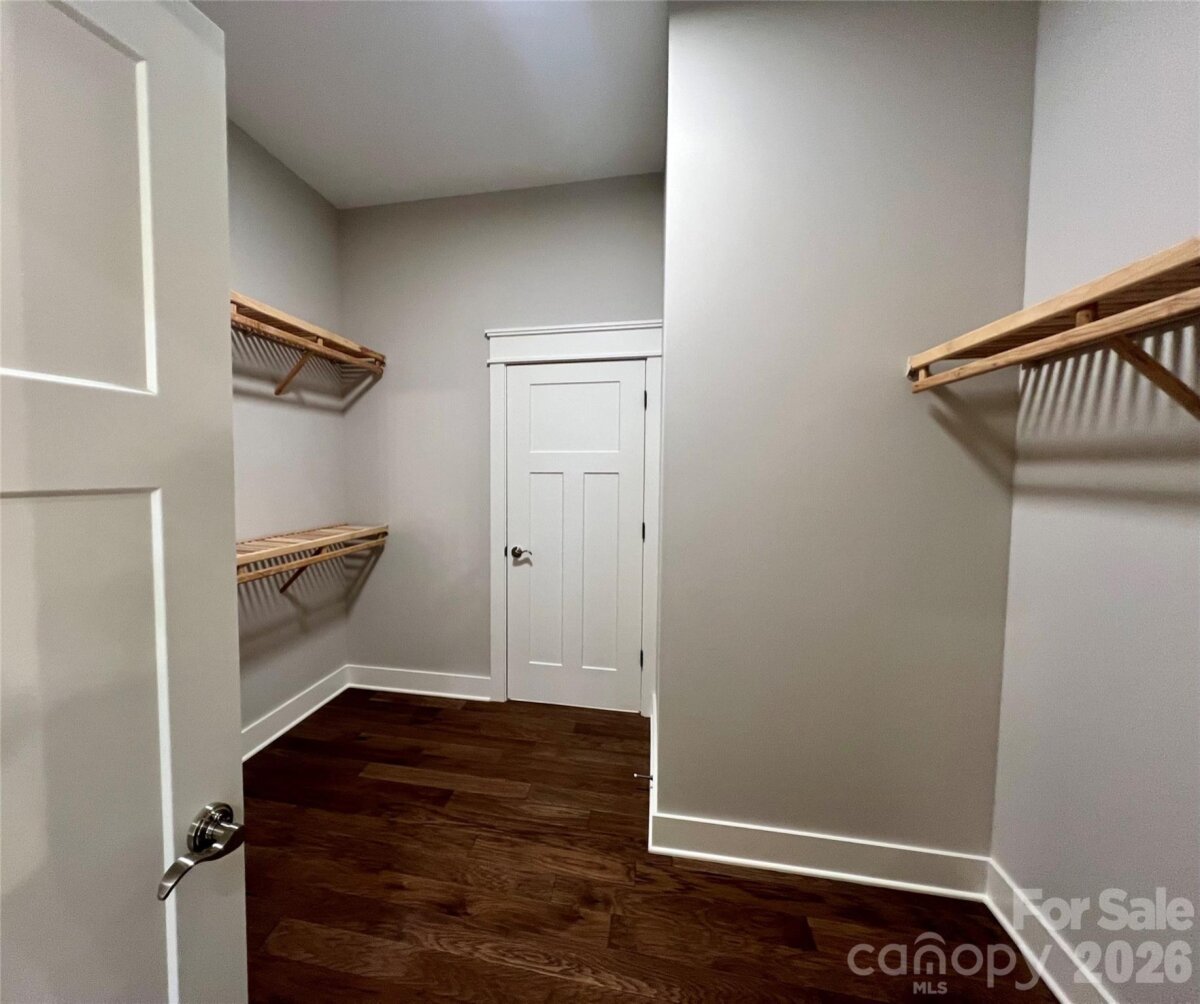 Hendersonville 12 4350616l