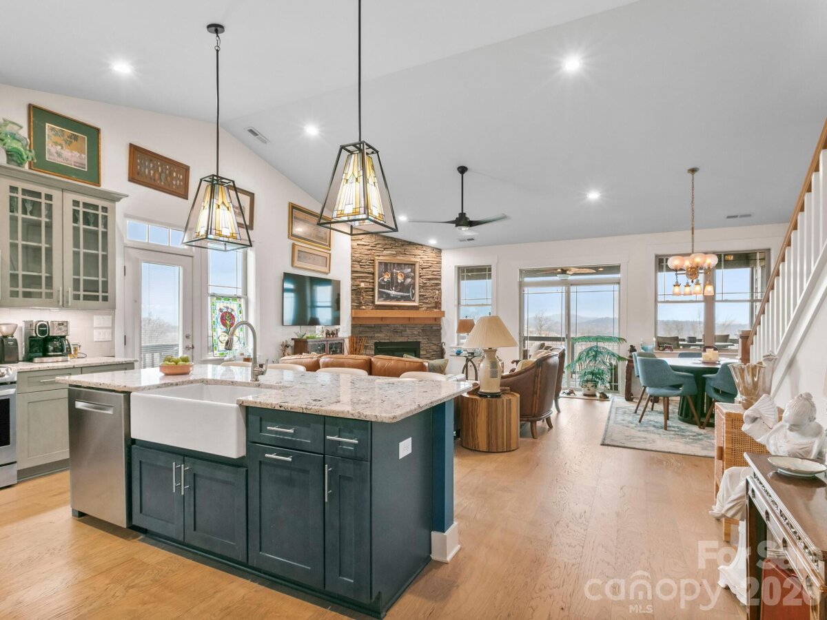 Avery Creek 9 4350794i