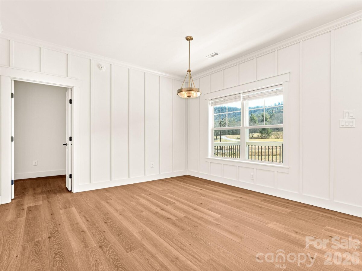 Hendersonville 7 4351063g