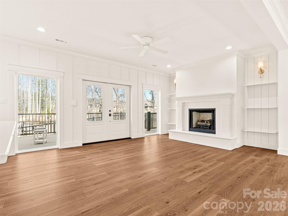 Hendersonville 8 4351063h