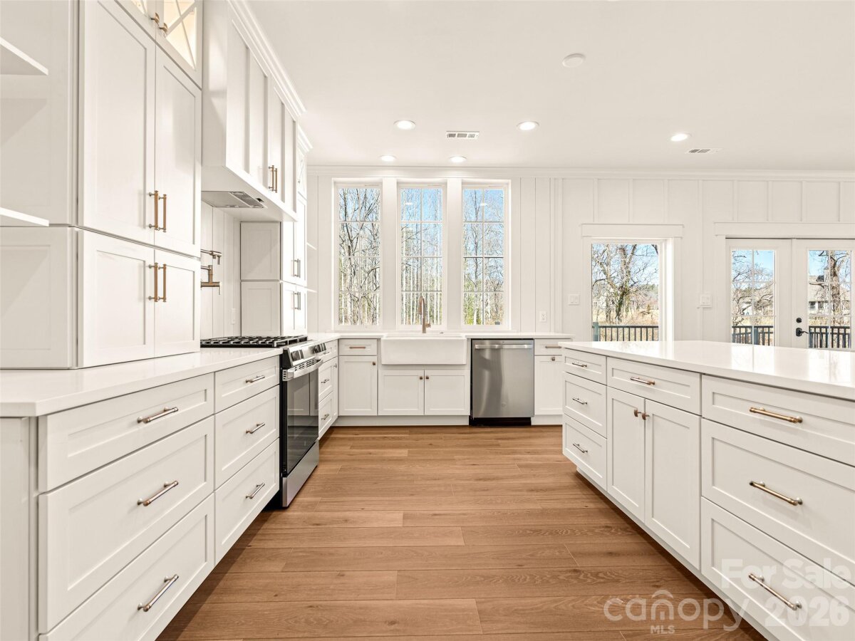 Hendersonville 12 4351063l