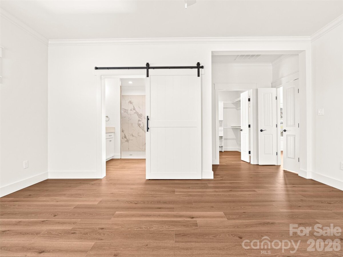 Hendersonville 18 4351063r