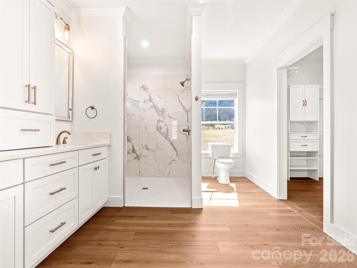 Hendersonville 19 4351063s