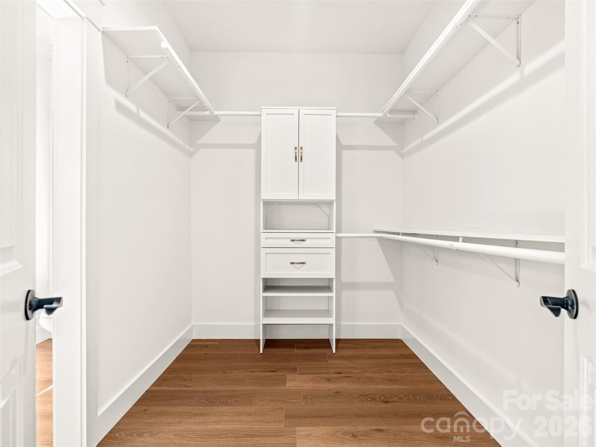 Hendersonville 23 4351063w