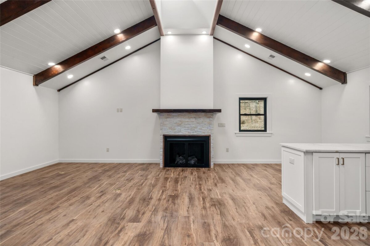 Waynesville 16 4351574p