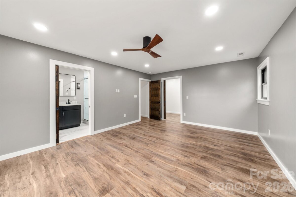 Waynesville 23 4351574w