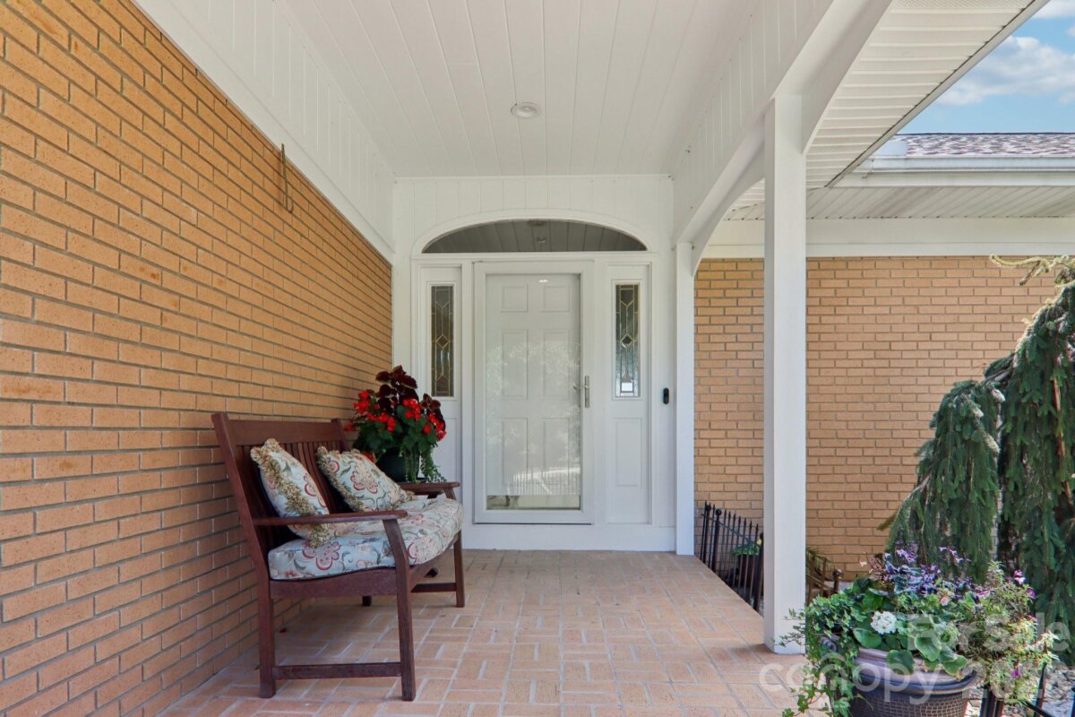 Hendersonville 4 4351639d