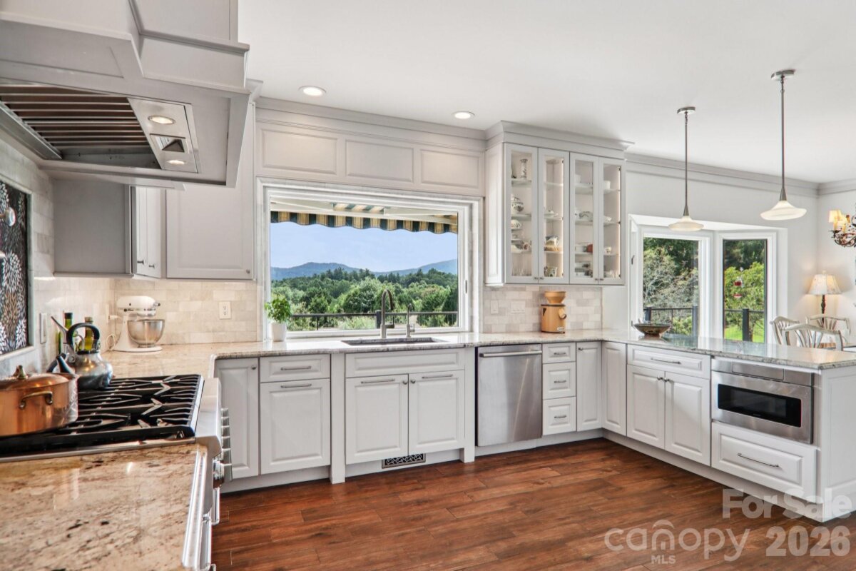 Hendersonville 10 4351639j