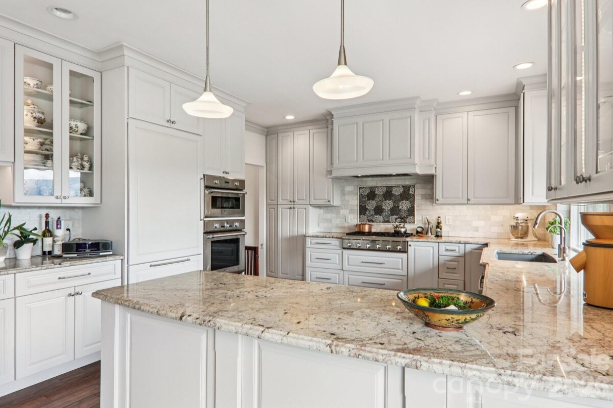 Hendersonville 13 4351639m