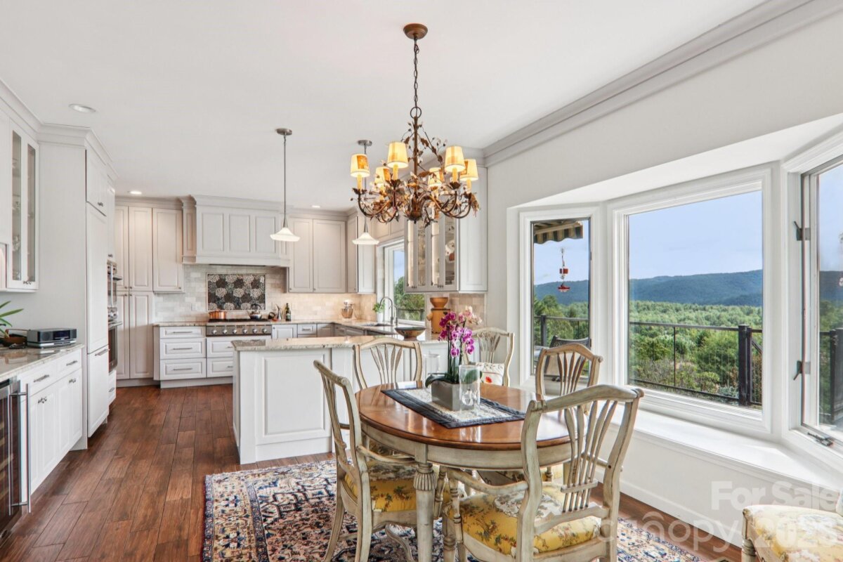 Hendersonville 16 4351639p