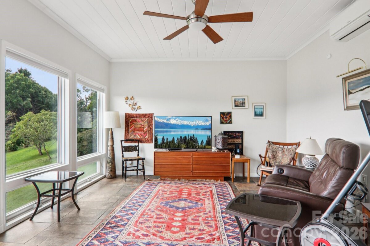 Hendersonville 19 4351639s