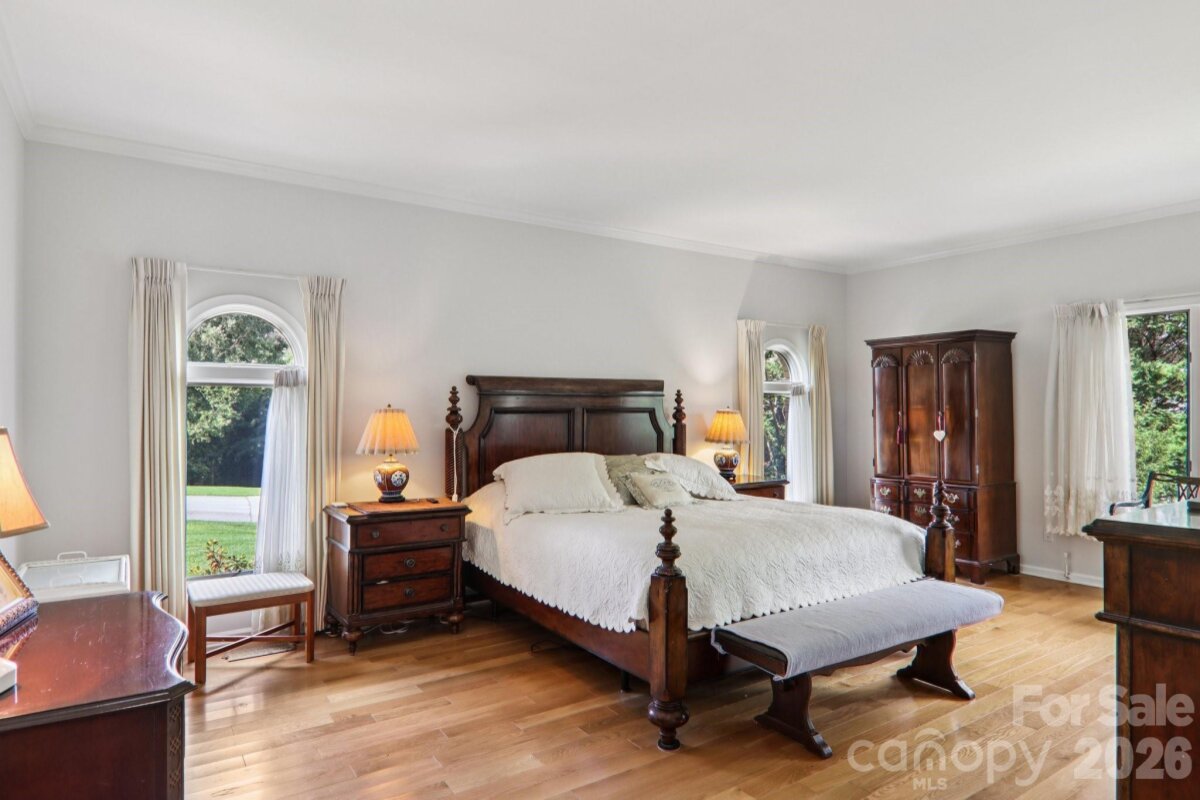 Hendersonville 23 4351639w