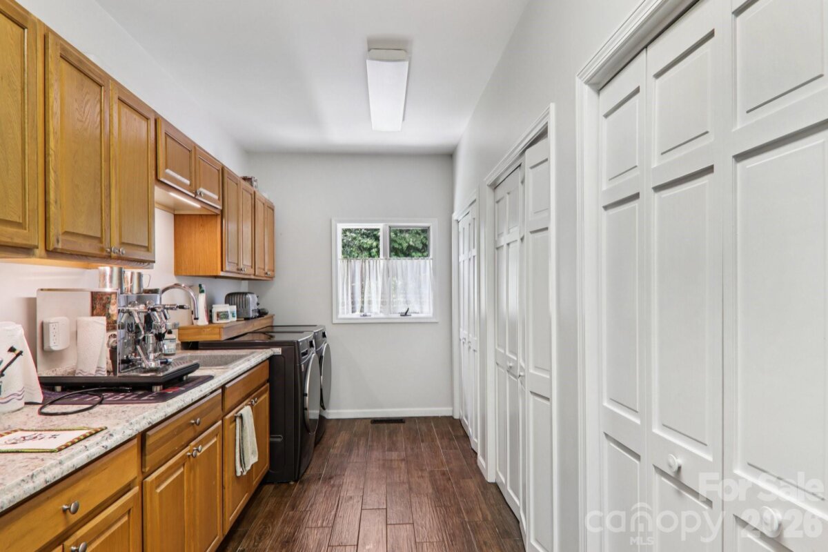 Hendersonville 26 4351639z