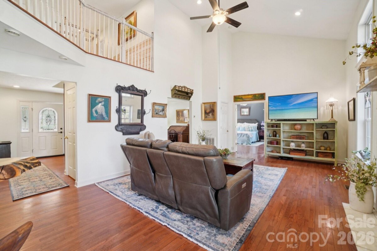 Hendersonville 9 4352423i