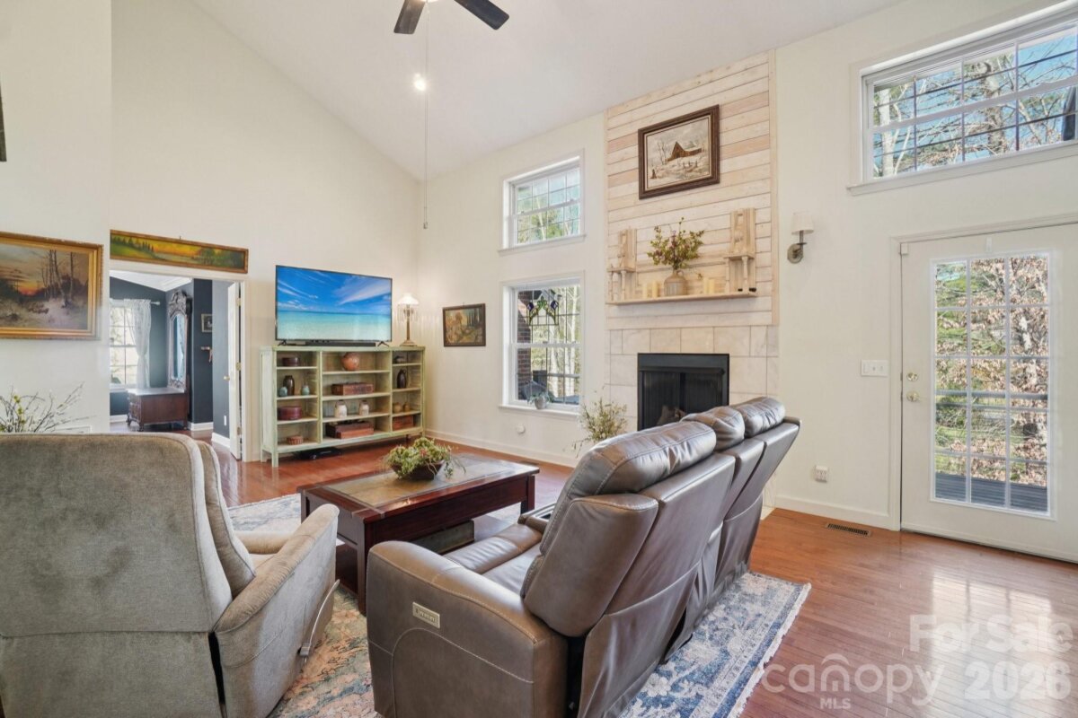 Hendersonville 10 4352423j