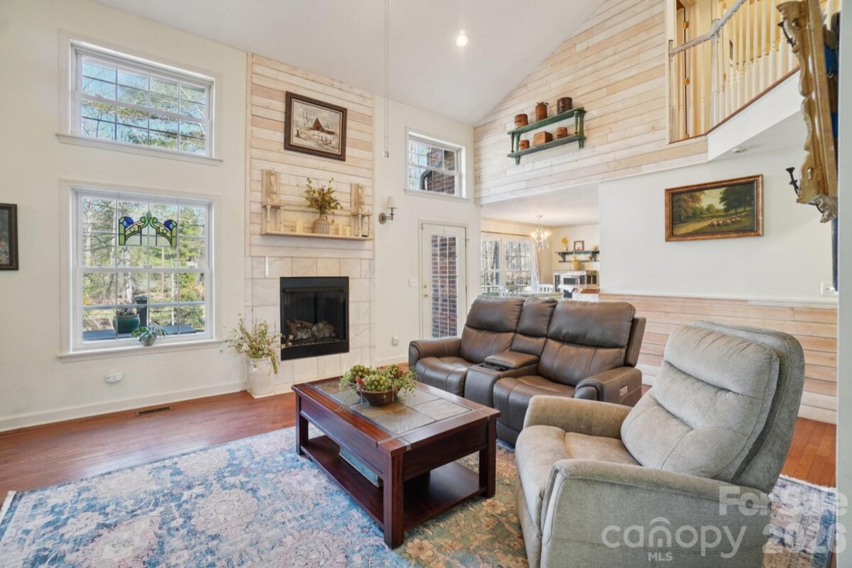 Hendersonville 11 4352423k