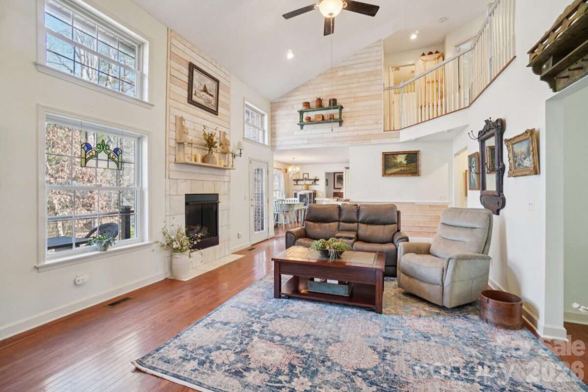 Hendersonville 12 4352423l