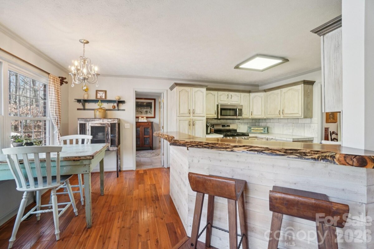 Hendersonville 14 4352423n