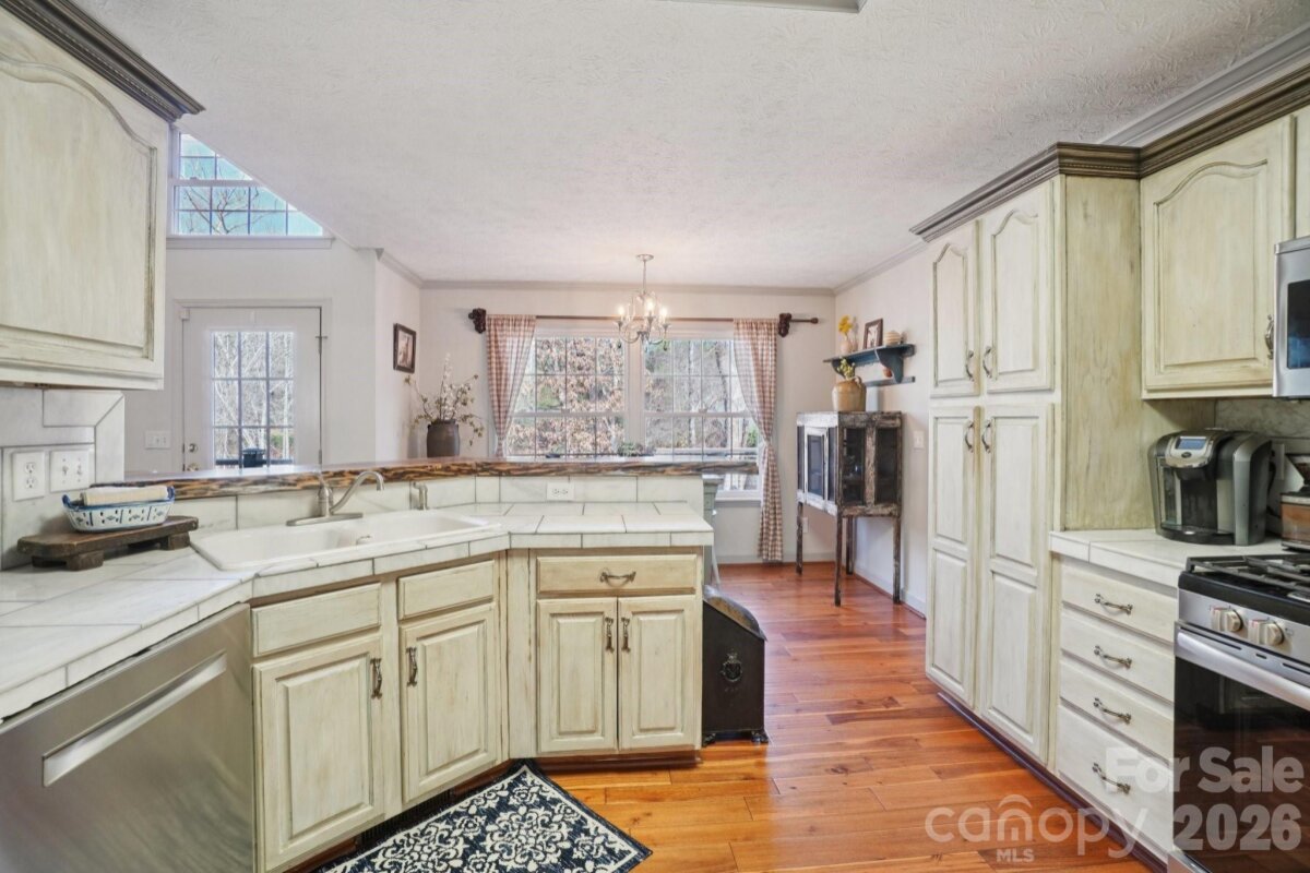 Hendersonville 17 4352423q