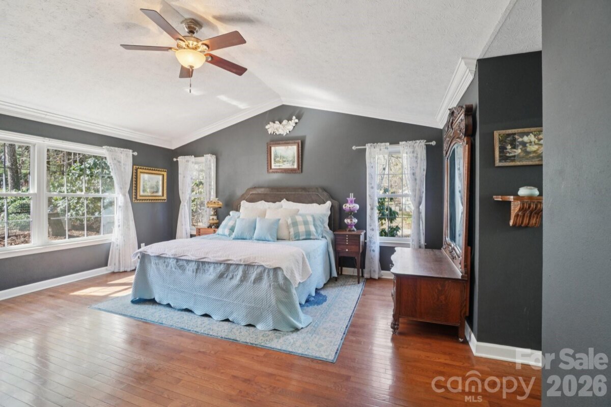 Hendersonville 23 4352423w