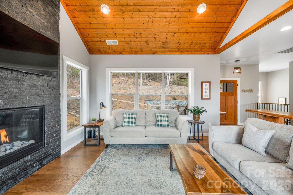 Fairview 18 4353772n