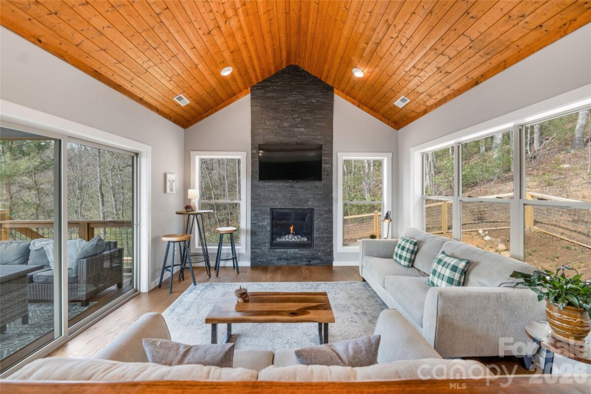 Fairview 20 4353772p