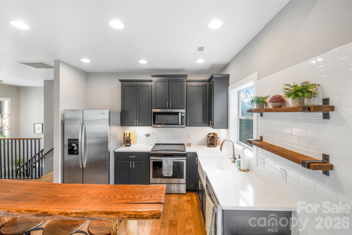 Fairview 22 4353772r