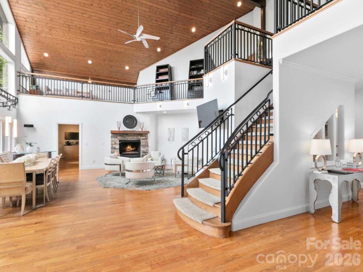 Hendersonville 7 4354526g