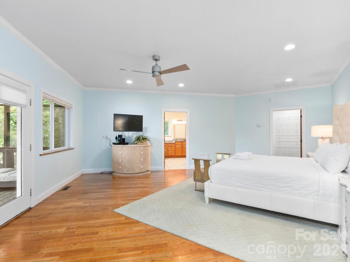 Hendersonville 13 4354526m