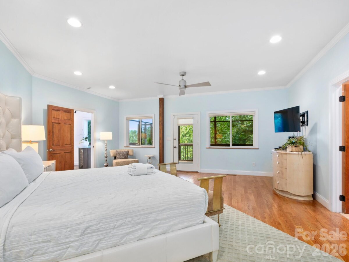 Hendersonville 14 4354526n