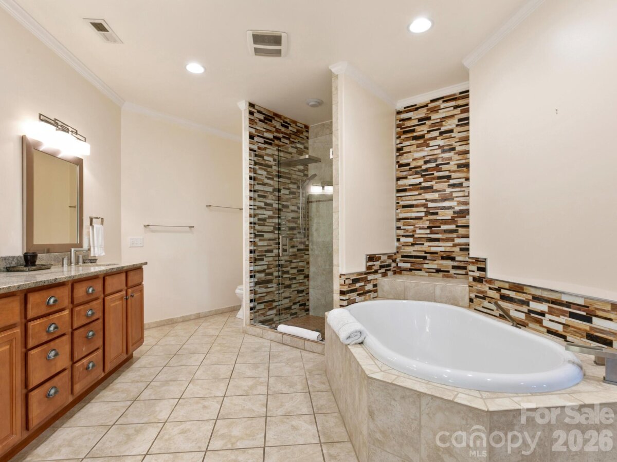 Hendersonville 16 4354526p