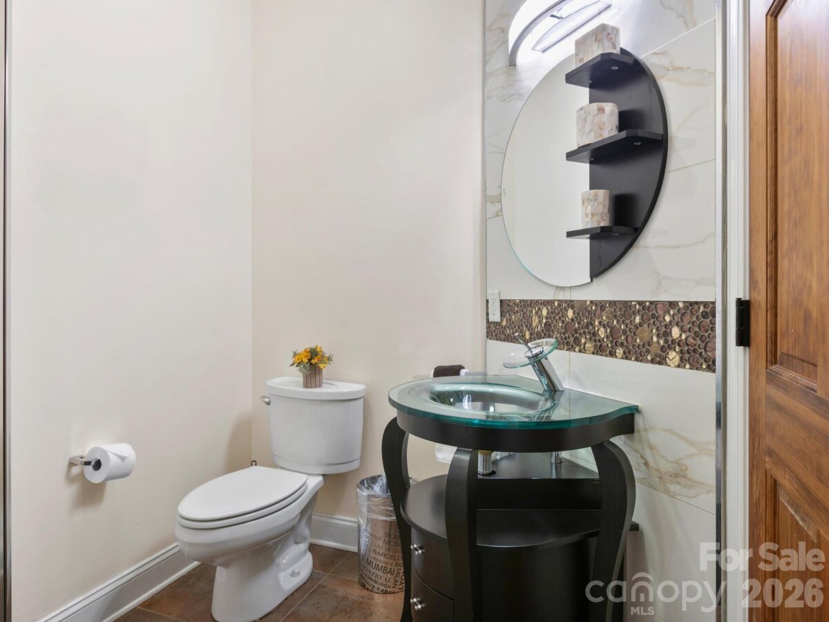 Hendersonville 18 4354526r