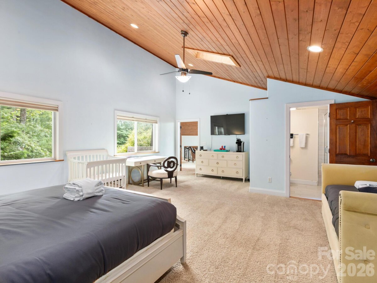 Hendersonville 23 4354526w