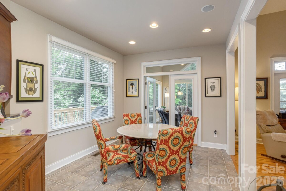 Hendersonville 12 4354870l