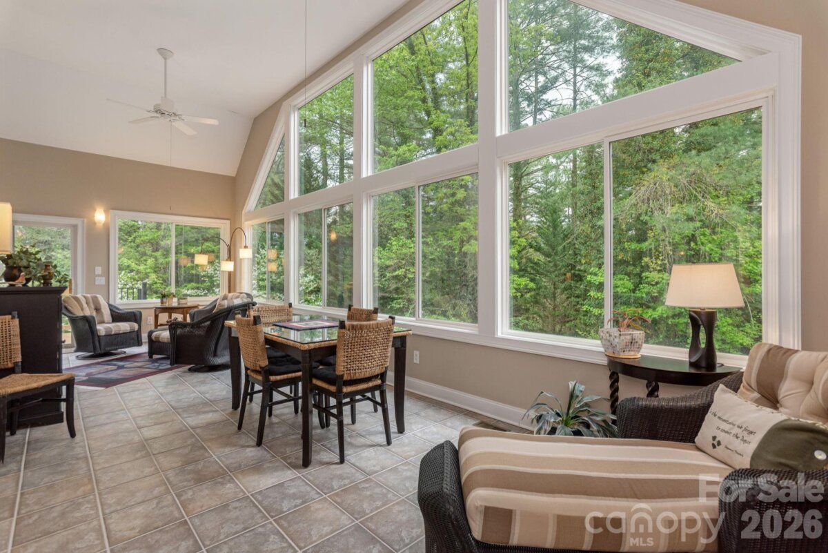 Hendersonville 14 4354870n