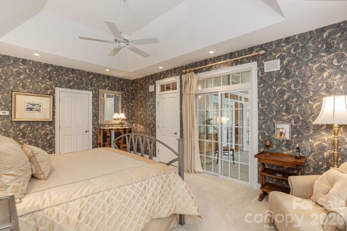 Hendersonville 22 4354870v