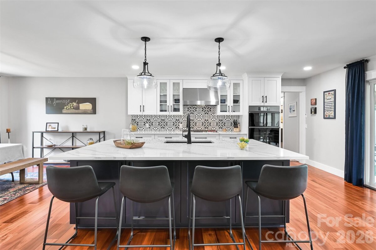 Hendersonville 7 4354962g