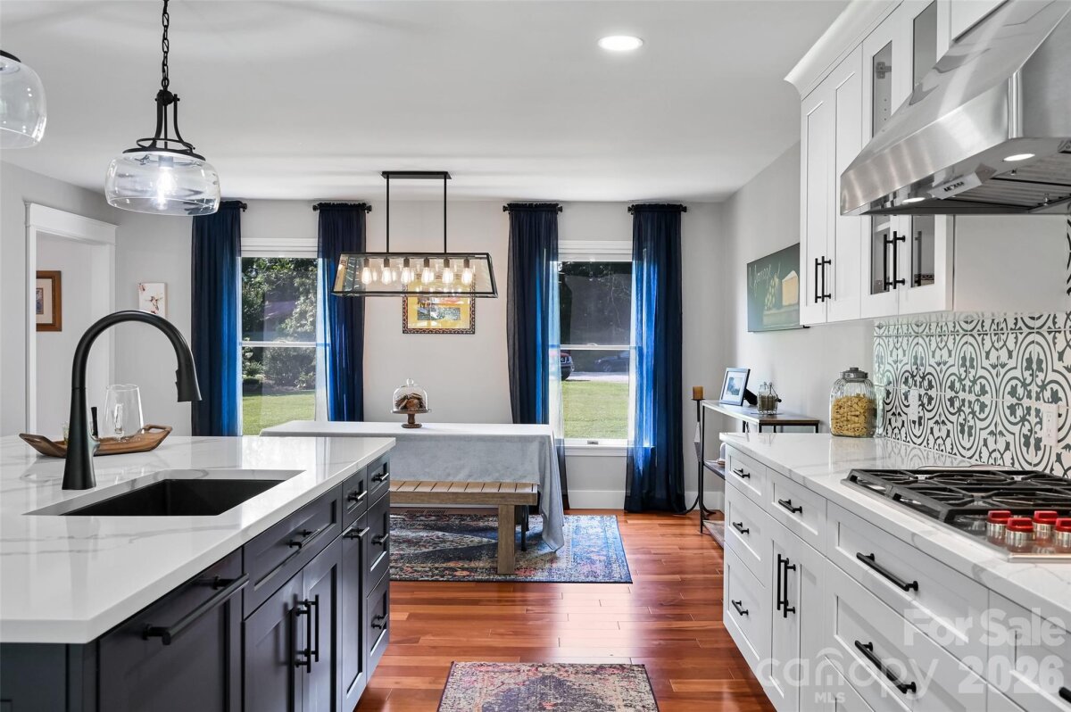 Hendersonville 10 4354962j