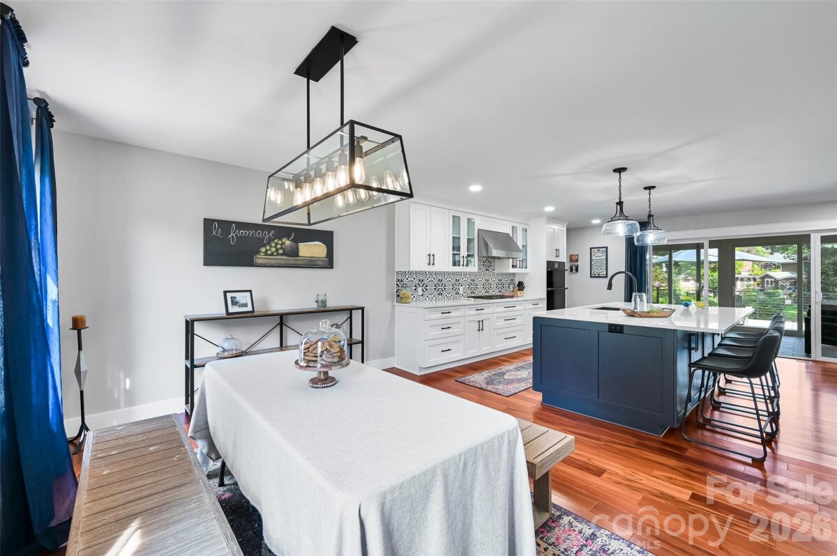 Hendersonville 12 4354962l