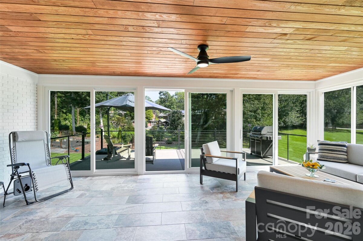 Hendersonville 15 4354962o