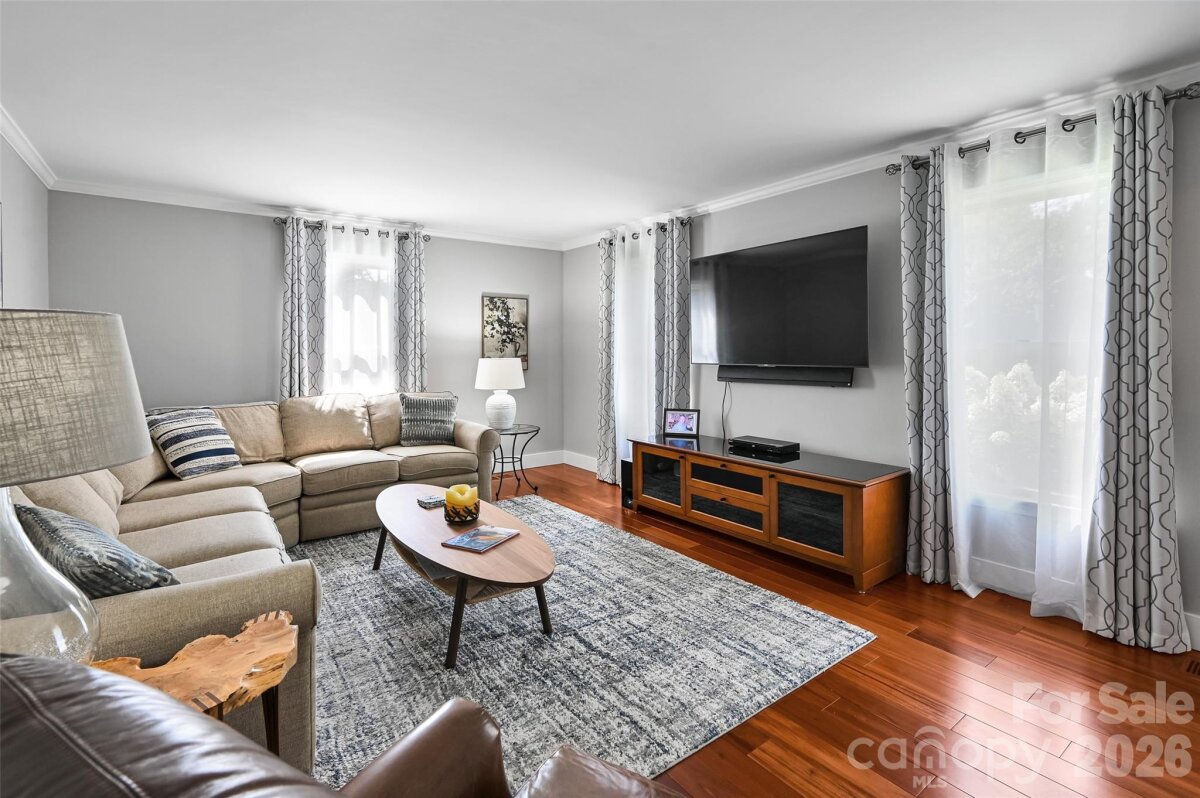 Hendersonville 19 4354962s