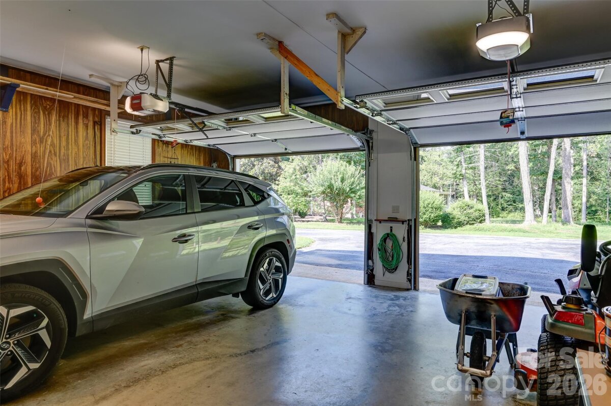 Hendersonville 23 4354962w