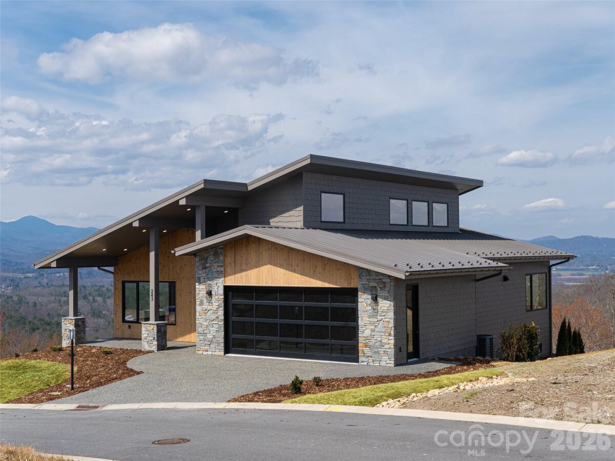 Hendersonville 3 4355348c