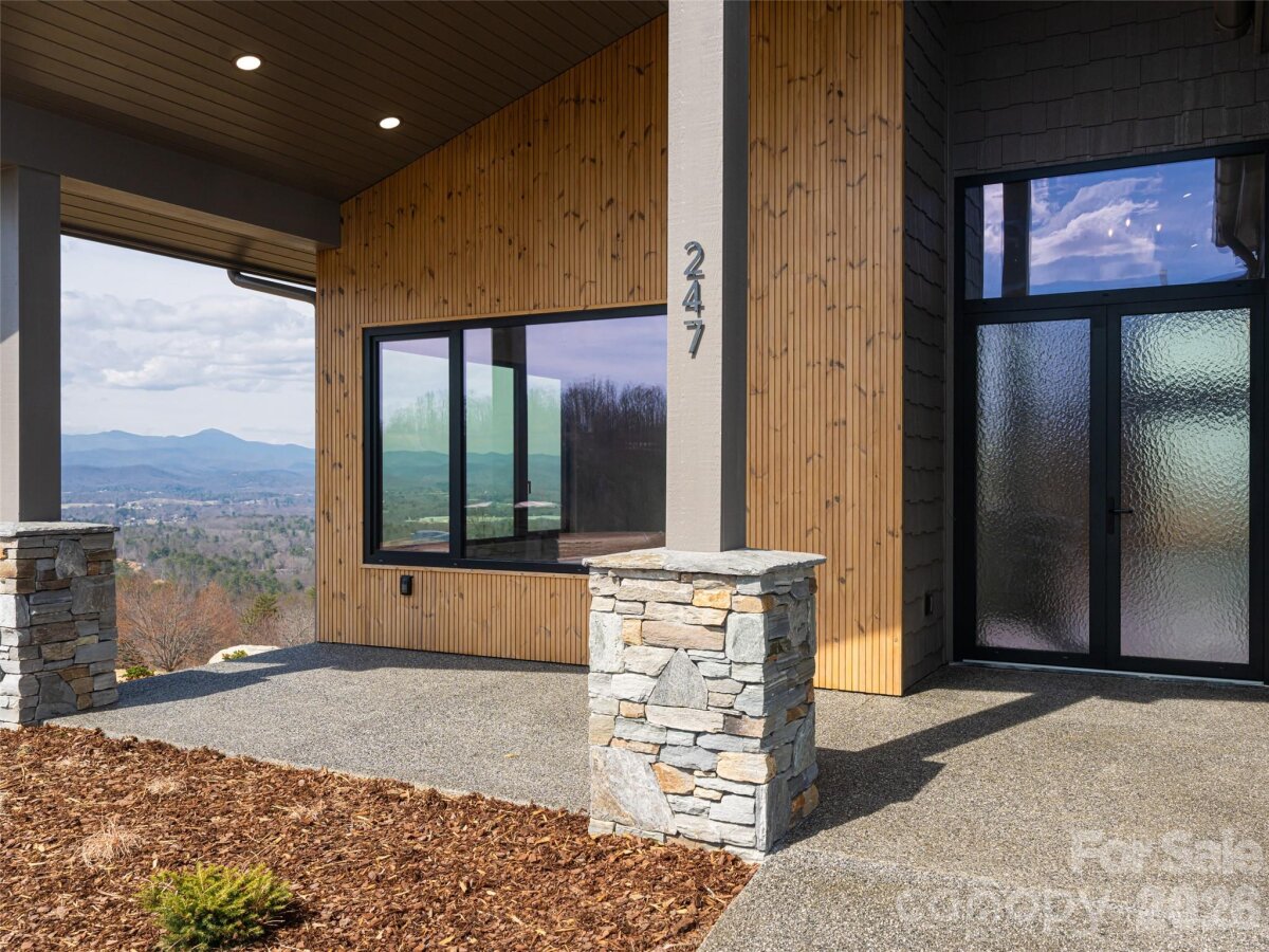 Hendersonville 8 4355348h