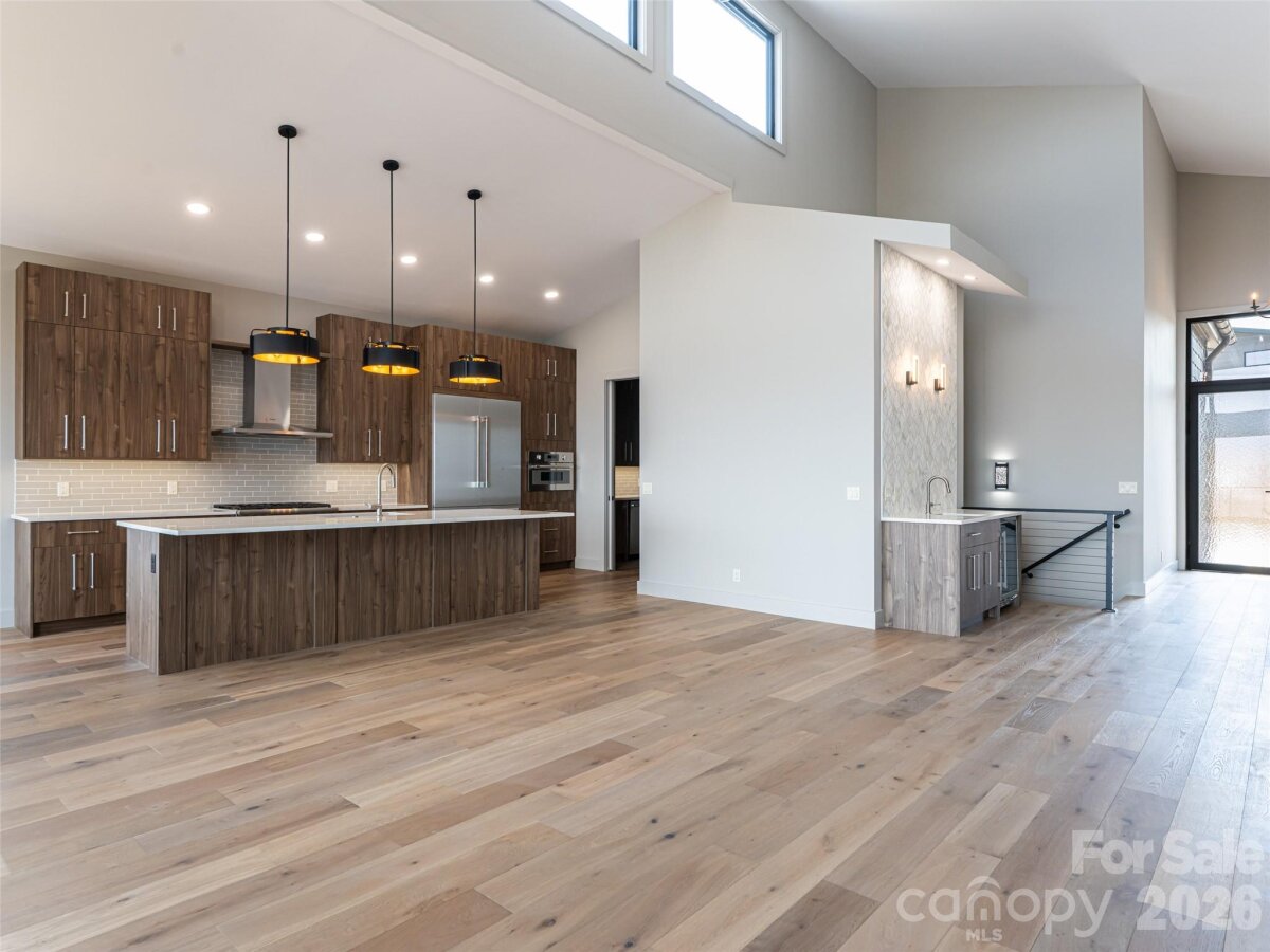 Hendersonville 13 4355348m