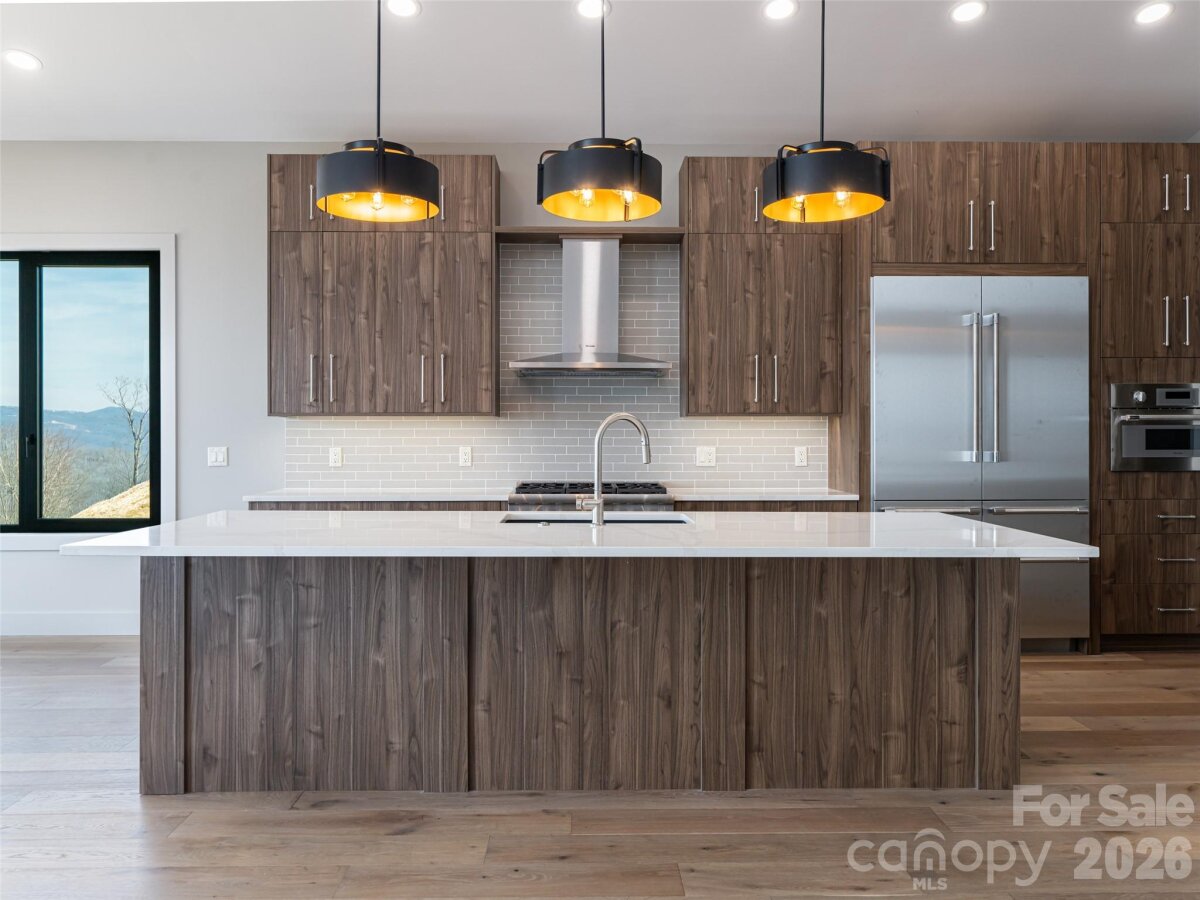 Hendersonville 16 4355348p